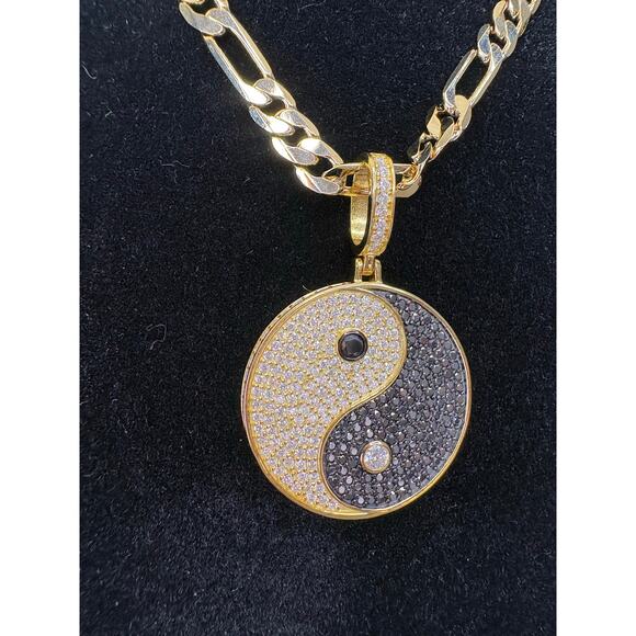 Sparkling Moissanite Ying Yang Pendant & 23.5" Figaro - Picture 10 of 11
